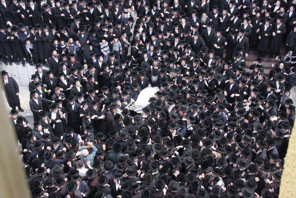 תיעוד ענק: גדולי ישראל בהלווית האדמו"ר מויז'ניץ