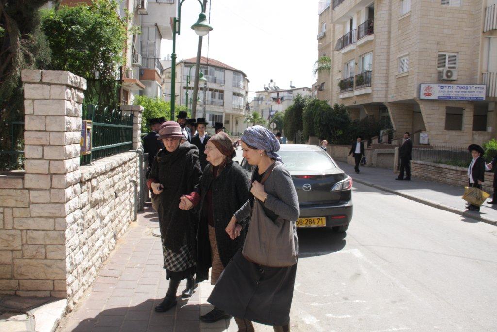 תיעוד ענק: גדולי ישראל בהלווית האדמו"ר מויז'ניץ