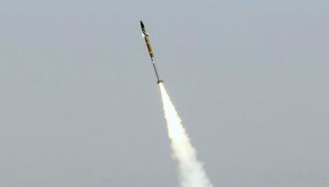 מערכת "כיפת ברזל" מיירטת