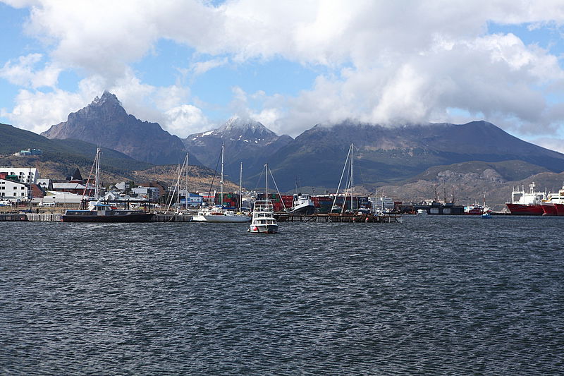 סוף העולם זה כאן: צלם כיכר השבת בתיעוד מ"ארץ האש"