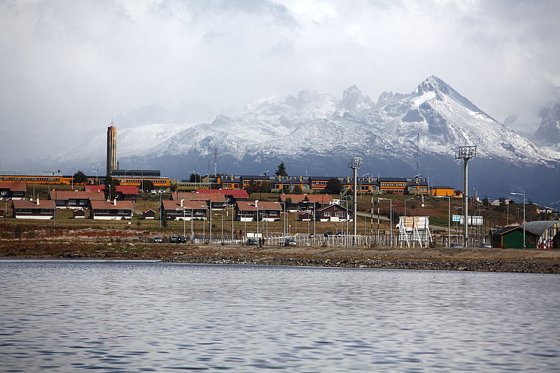 סוף העולם זה כאן: צלם כיכר השבת בתיעוד מ"ארץ האש"