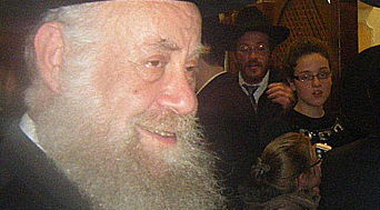 הרב שיינין. מרגיע את התושבים