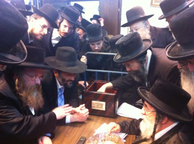 אריה דרעי בויז'ניץ: נזכר בביקור הרב עובדיה יוסף