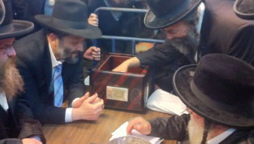 אריה דרעי בויז'ניץ: נזכר בביקור הרב עובדיה יוסף