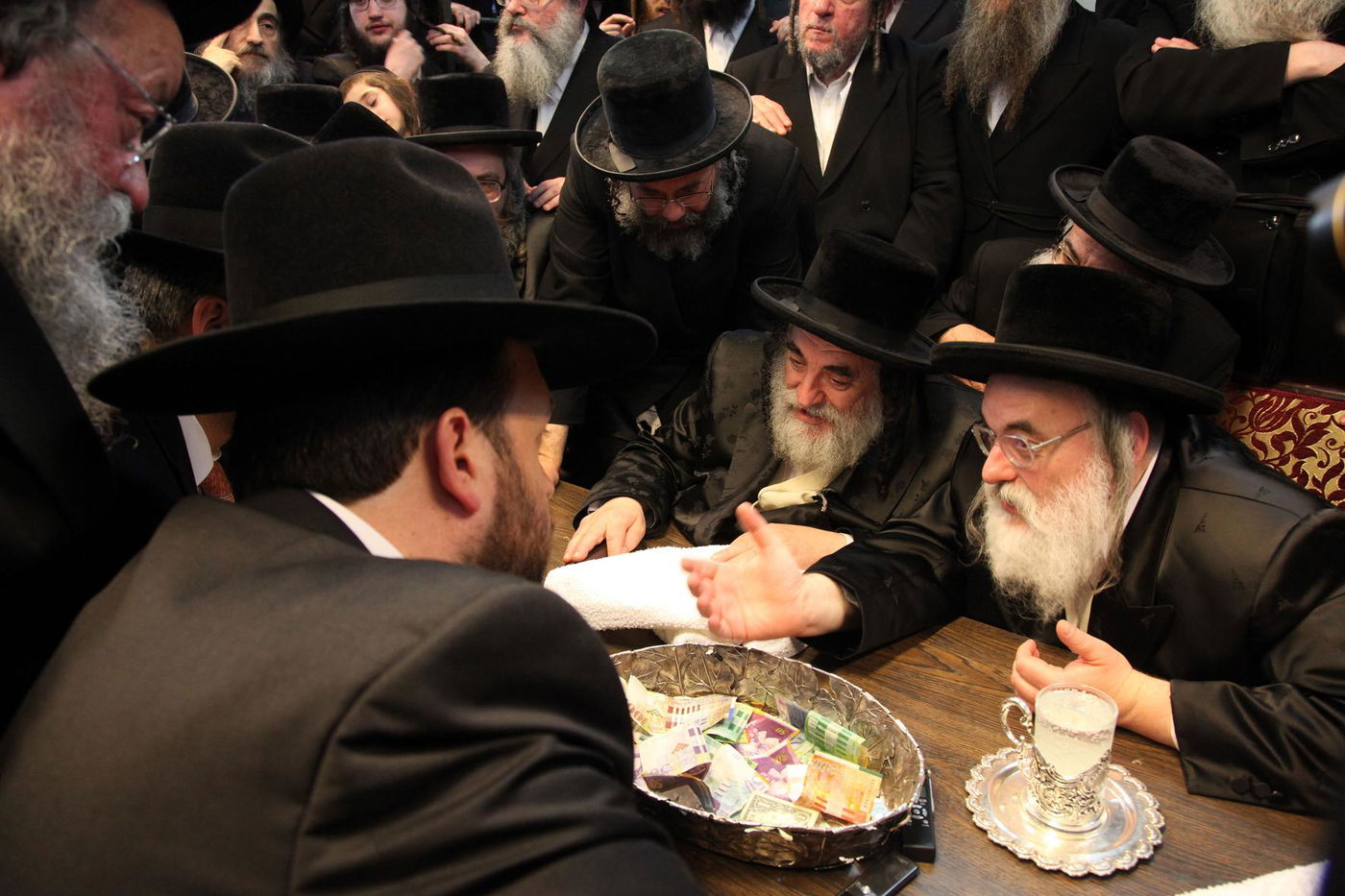 בשליחות הרב עובדיה יוסף: אטיאס ניחם בויז'ניץ