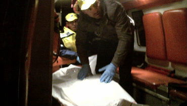 פינוי הגופה, הערב.