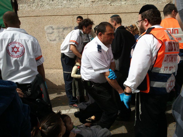 הסתיים בנס: רכב הסעות חרדי  התנגש במשאית, ילדים נפצעו