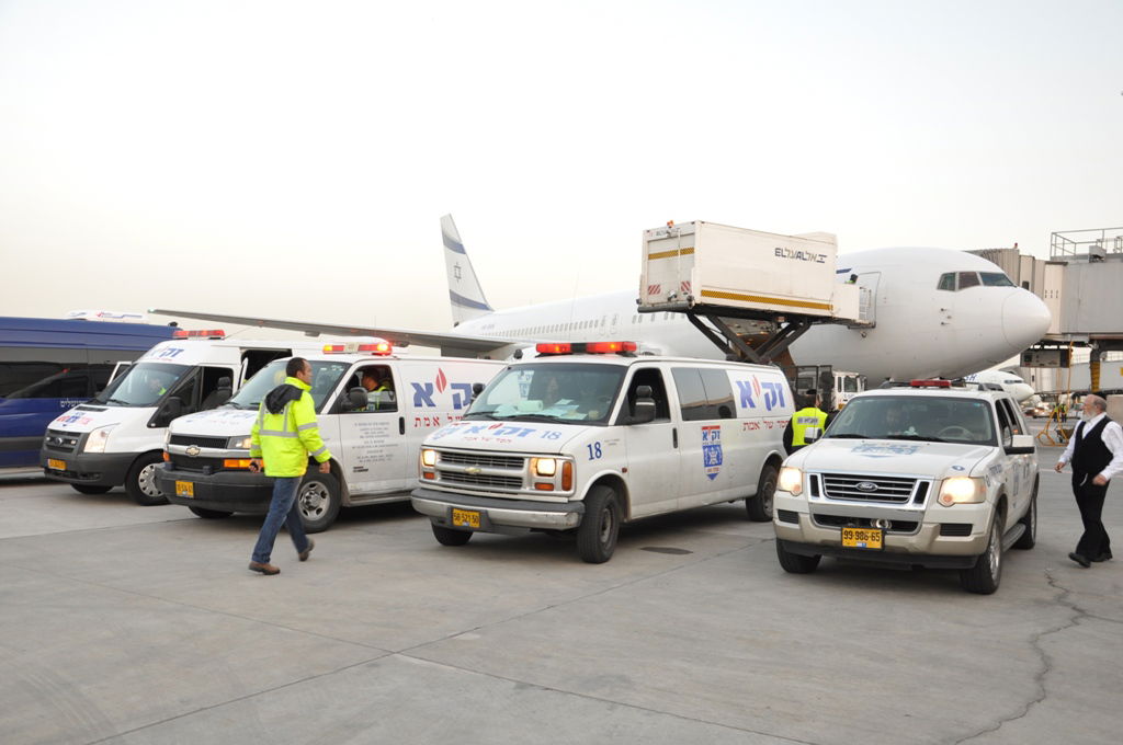 ארונותיהם של הנרצחים מטולוז הגיעו הבוקר לישראל