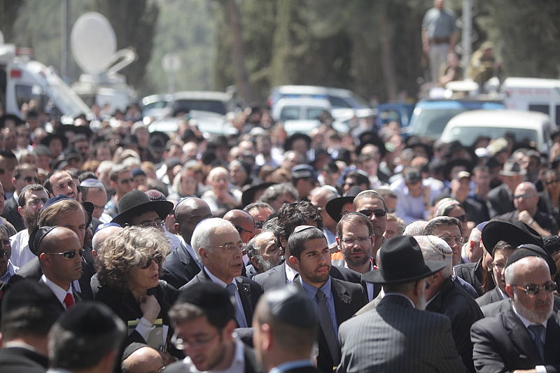 רבבות מלווים את הנרצחים מצרפת