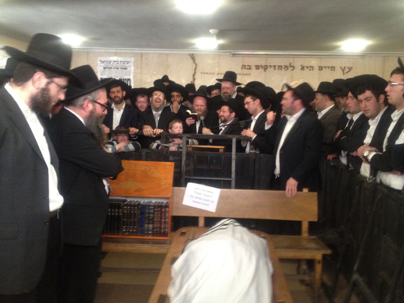 הלווית זקן ראשי הישיבות: אלפי תלמידים נפרדים בבכי