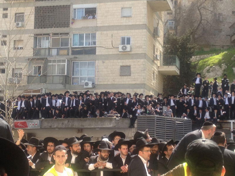 הלווית זקן ראשי הישיבות: אלפי תלמידים נפרדים בבכי