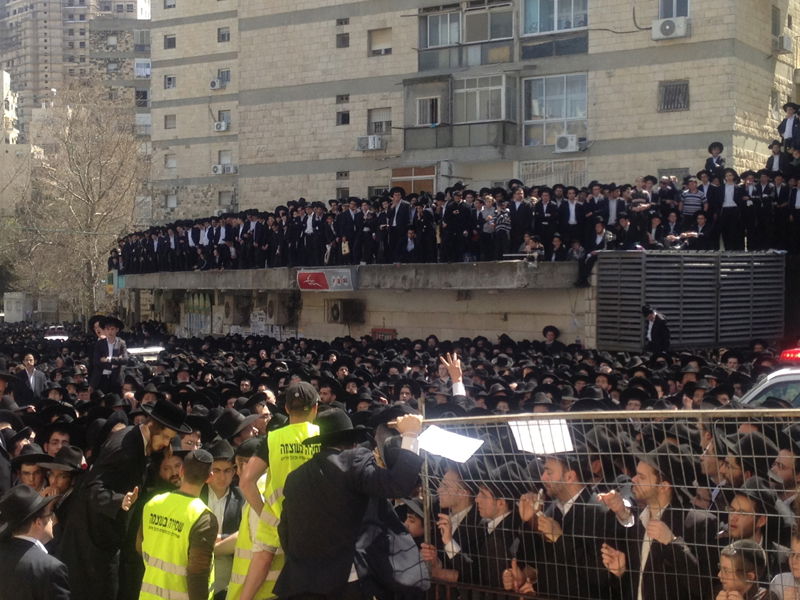 הלווית זקן ראשי הישיבות: אלפי תלמידים נפרדים בבכי