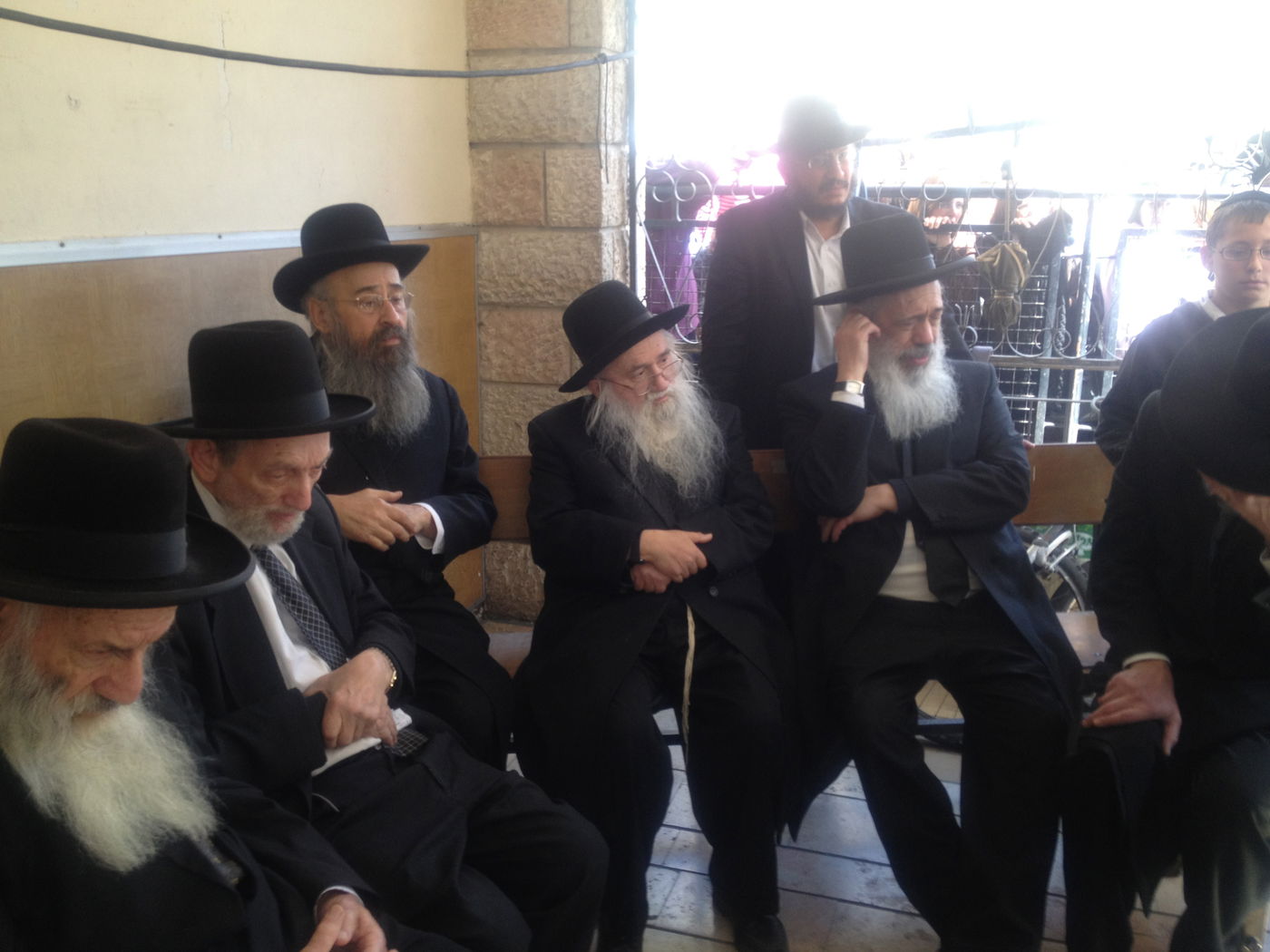 הלווית זקן ראשי הישיבות: אלפי תלמידים נפרדים בבכי