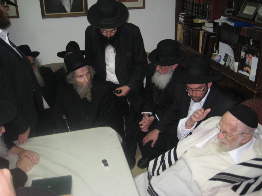 תמונות נדירות: זקן ראשי הישיבות עם גדולי הדור