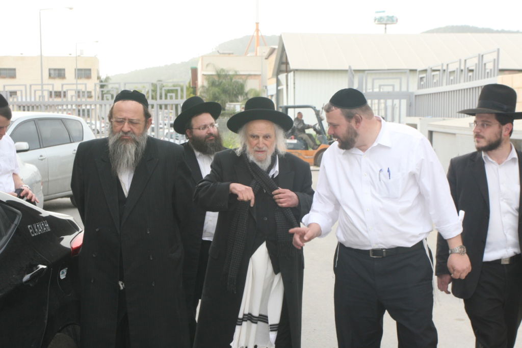 תמונות: הרב שמואל אוירבעך במאפיית מצות