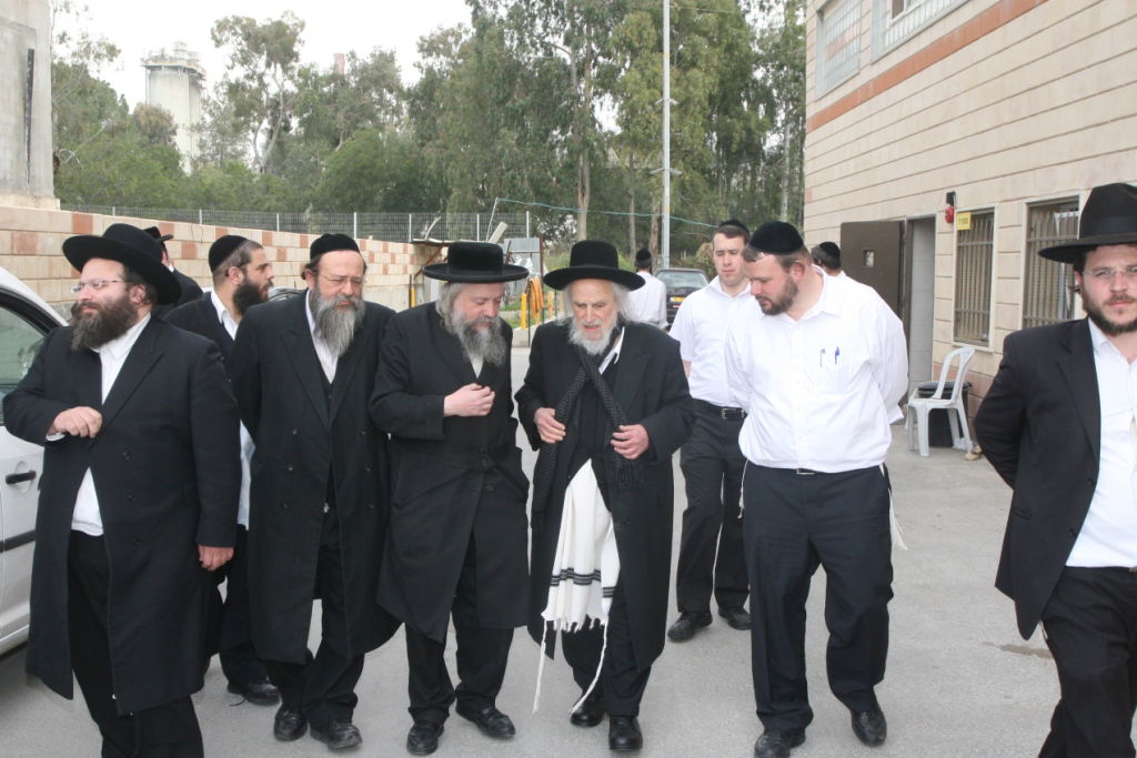 תמונות: הרב שמואל אוירבעך במאפיית מצות