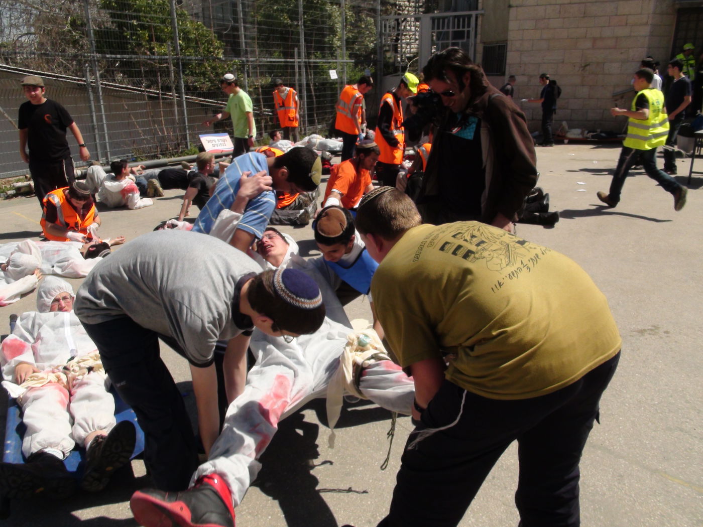 ארבע שנים אחרי הטבח: תרגיל רב  נפגעים בישיבת 'מרכז הרב'