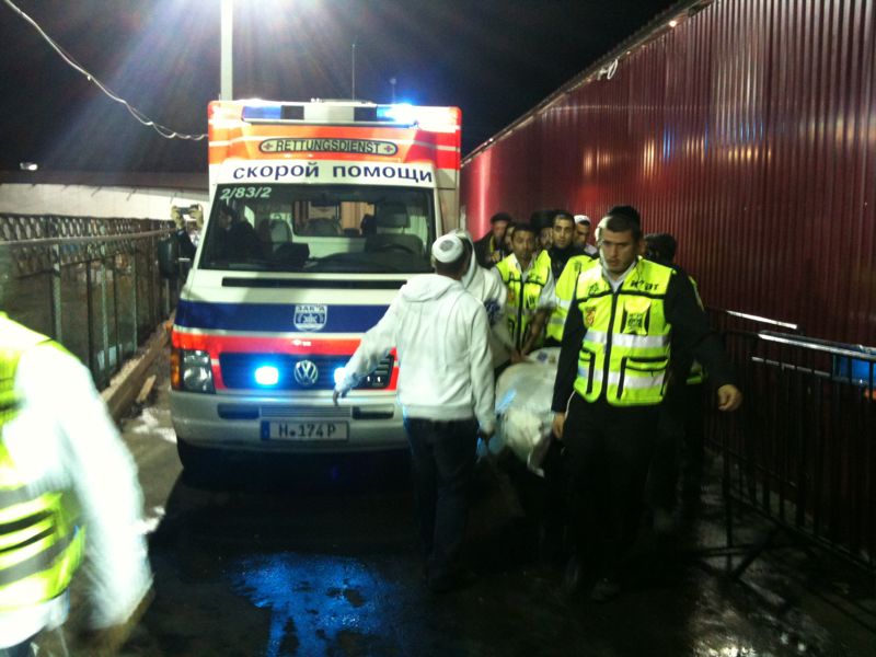 האמבולנס בפעילות (צילום: כיכר השבת)