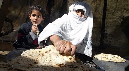 למדו מהחרדים: בזק מעסיקה בדואיות בתוך מסגד