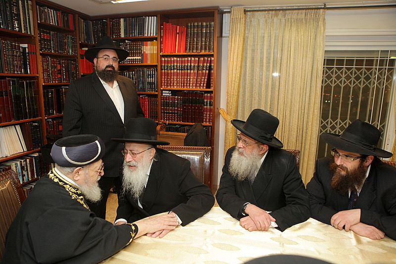 מפגש מפתיע: רבני חב"ד עם מרן רבי עובדיה יוסף