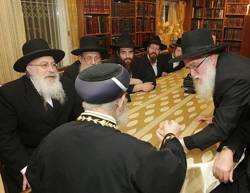 מפגש מפתיע: רבני חב"ד עם מרן רבי עובדיה יוסף