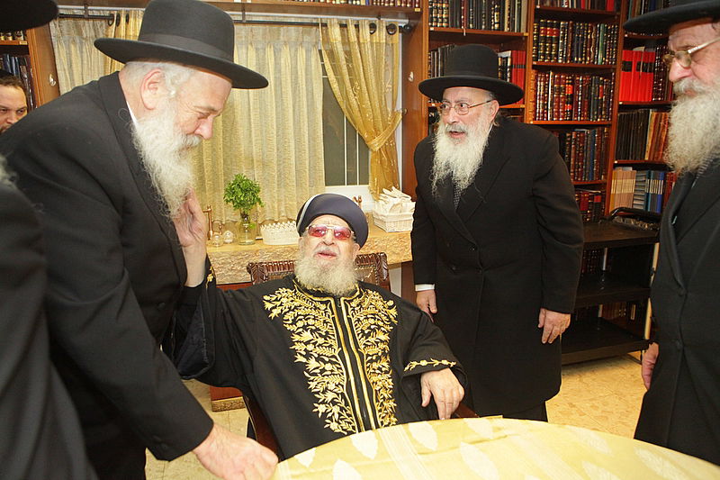 מפגש מפתיע: רבני חב"ד עם מרן רבי עובדיה יוסף