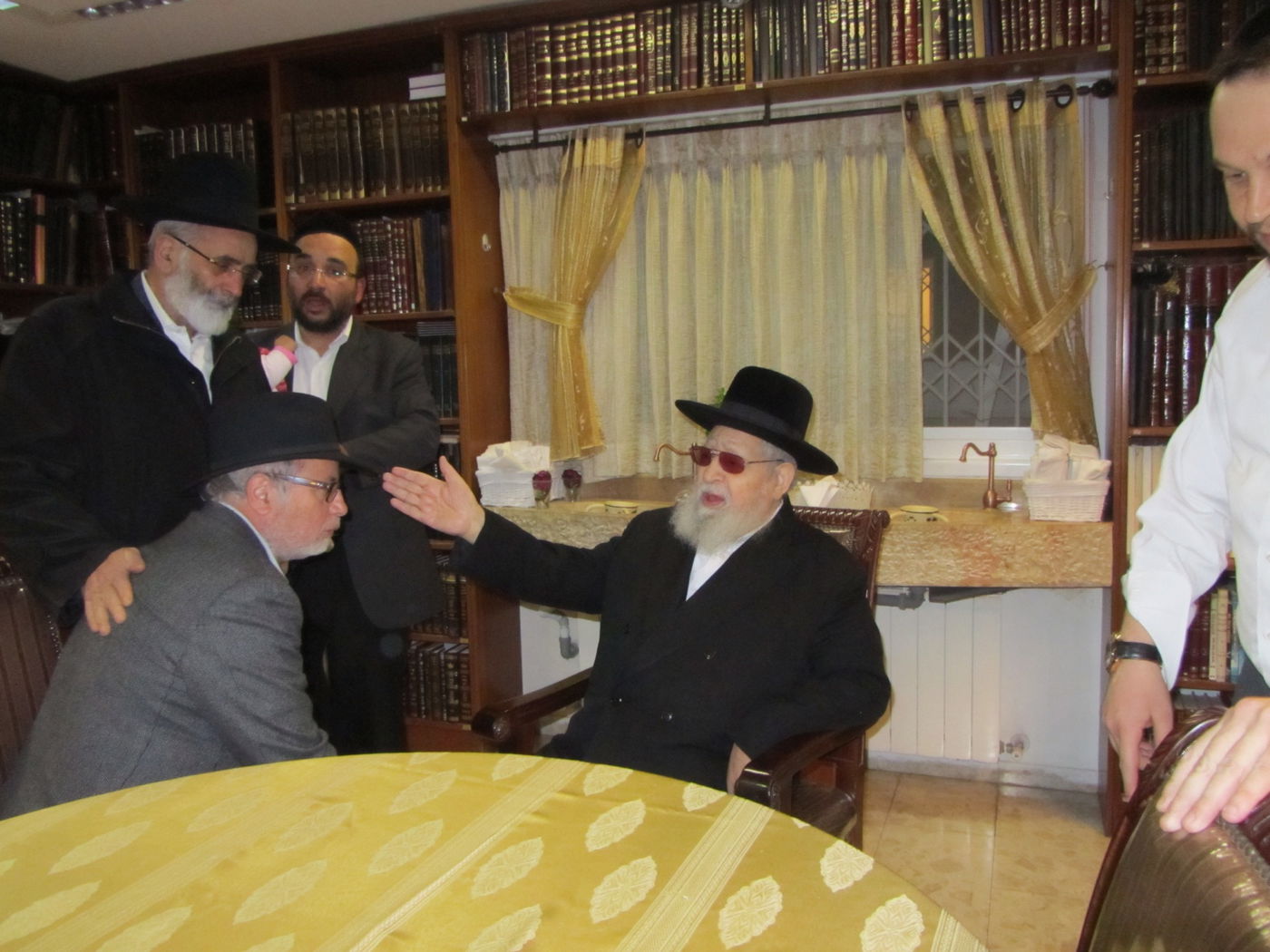 הרב עובדיה לאווה סנדלר: "צריכים לקבל הכל באהבה"