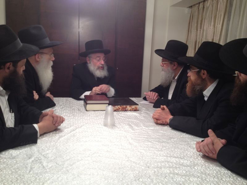 משלחת רבני חב"ד בבתיהם של גדולי ישראל