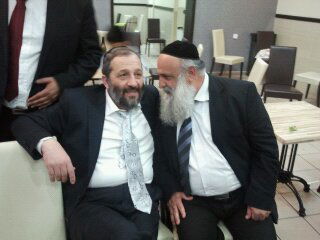 אריה דרעי לא מתרגש ממוטי גילת: "אדם שיש בכוחו להשפיע - צריך לעשות זאת"