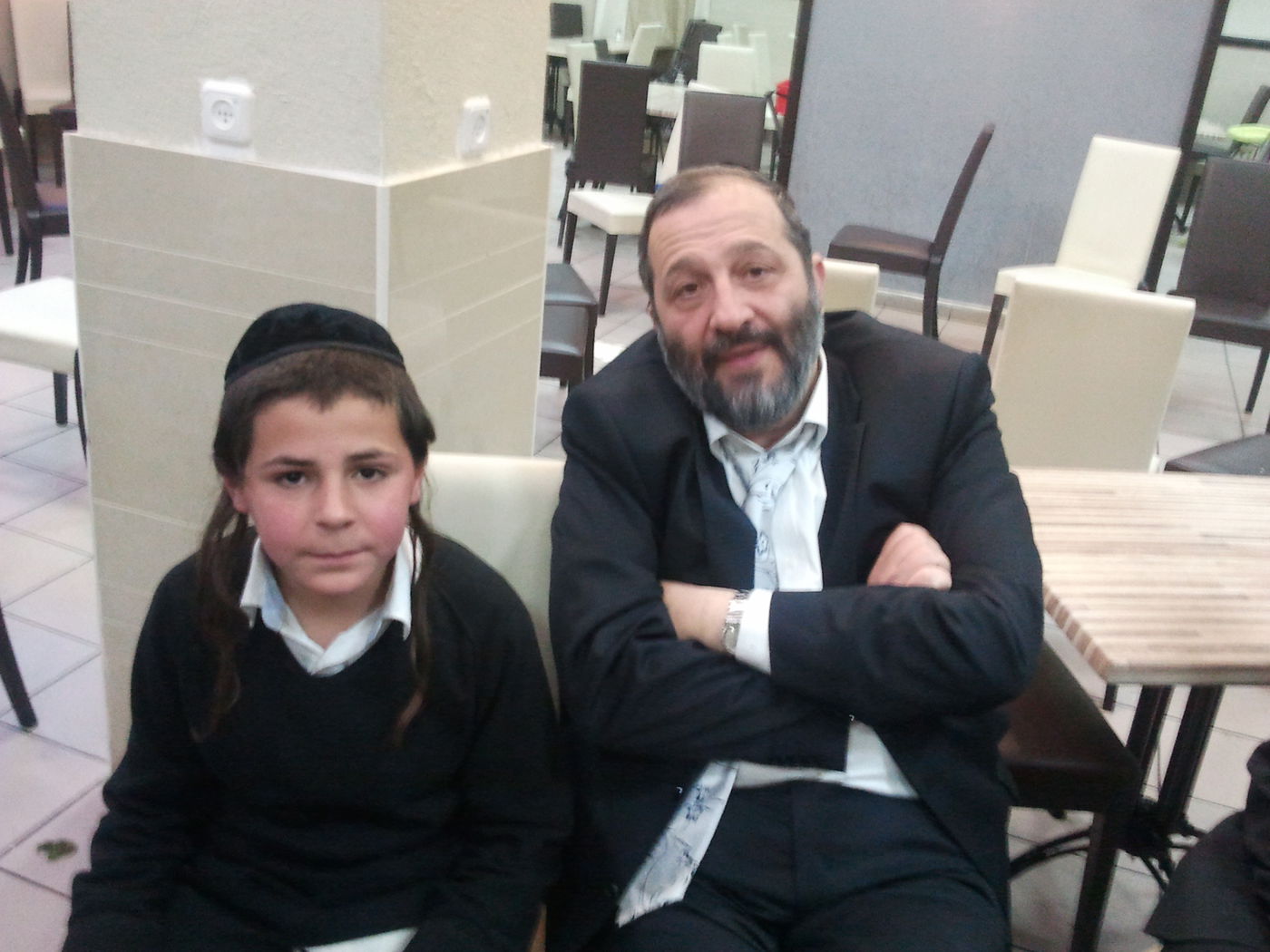 אריה דרעי לא מתרגש ממוטי גילת: "אדם שיש בכוחו להשפיע - צריך לעשות זאת"