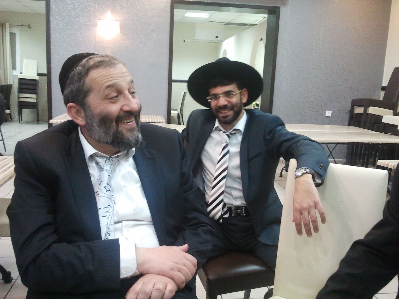 אריה דרעי לא מתרגש ממוטי גילת: "אדם שיש בכוחו להשפיע - צריך לעשות זאת"