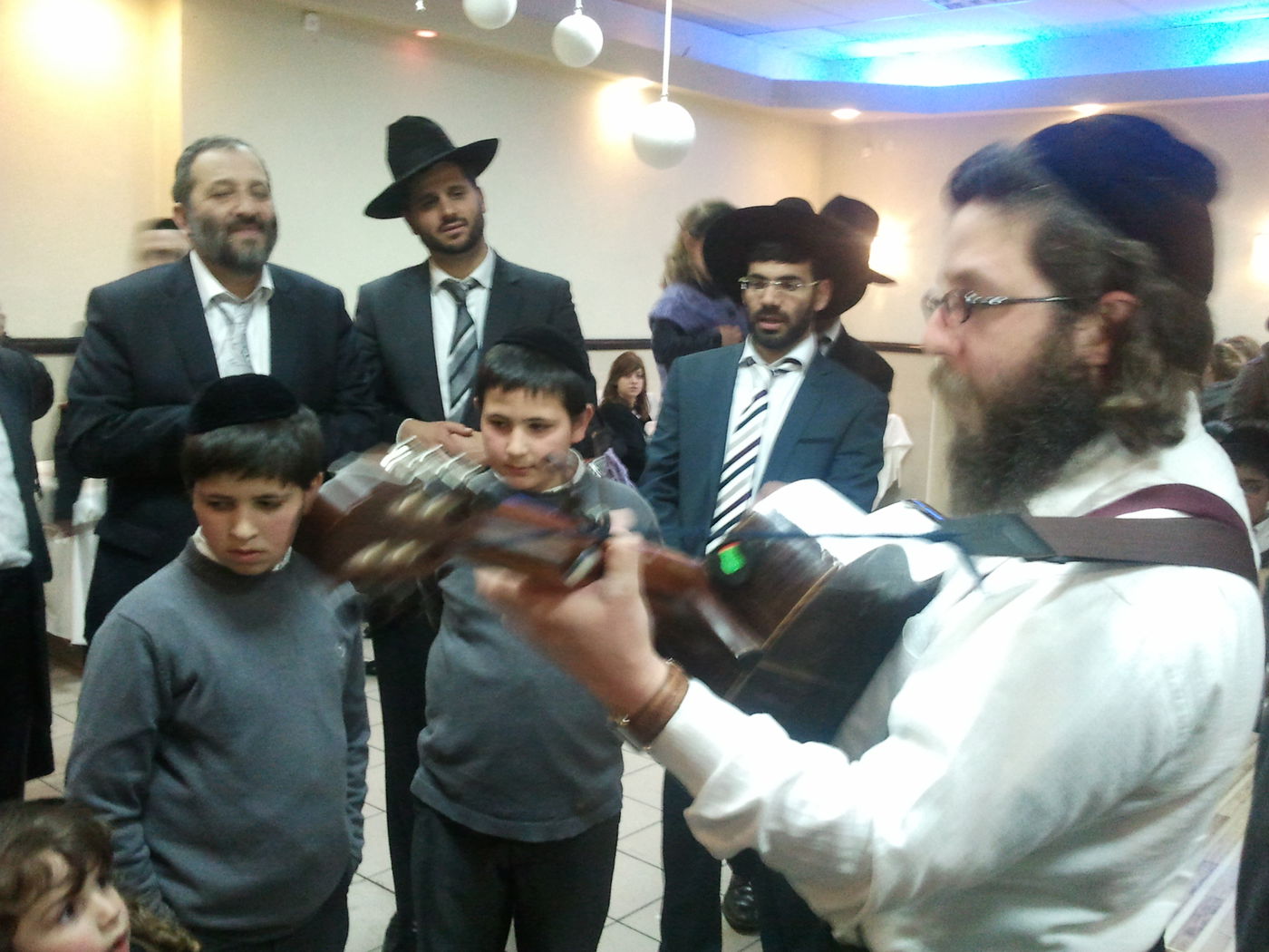 אריה דרעי לא מתרגש ממוטי גילת: "אדם שיש בכוחו להשפיע - צריך לעשות זאת"