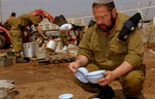 רב צבאי במהלך "מבצע פסח".