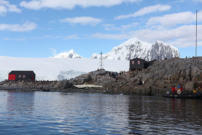 עָמַד עָלֵינוּ לְכַלּוֹתֵנוּ: הבסיס הסודי שהוקם נגד הנאצים