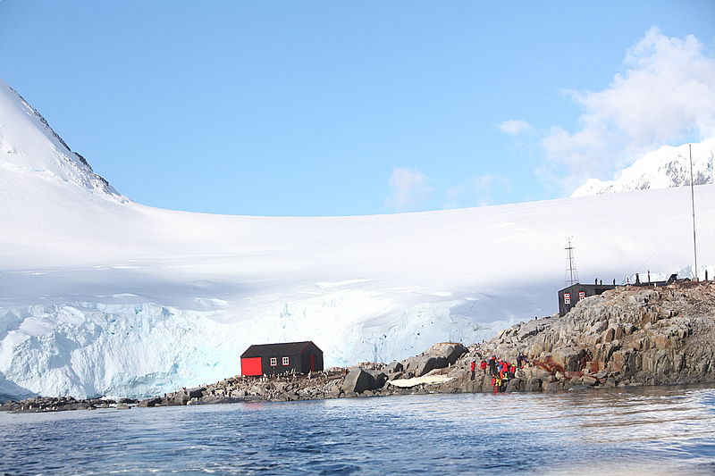 עָמַד עָלֵינוּ לְכַלּוֹתֵנוּ: הבסיס הסודי שהוקם נגד הנאצים