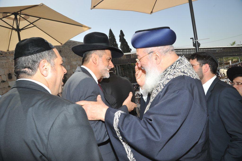 70 אלף איש, מאות כהנים, ושריד אחד לבית המקדש