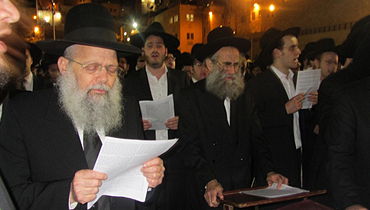 מתפללים בכותל