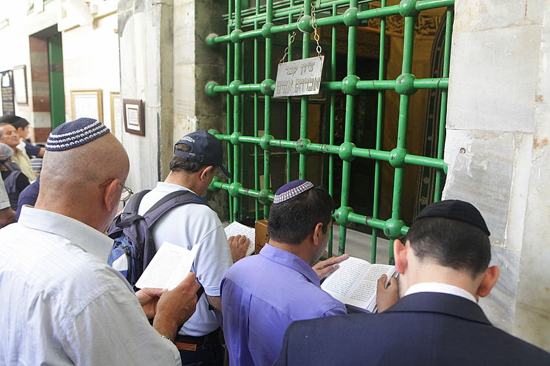 לאחר פינוי "בית המכפלה": המונים באו לחזק את חברון