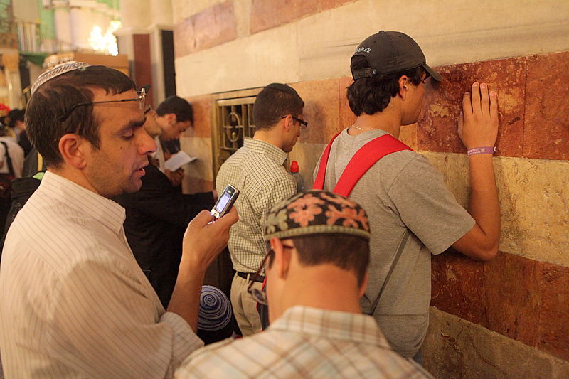 לאחר פינוי "בית המכפלה": המונים באו לחזק את חברון