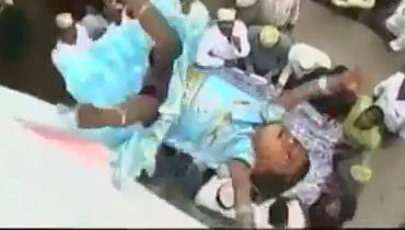 לראות ולא להאמין: תינוקות נזרקים מבניין