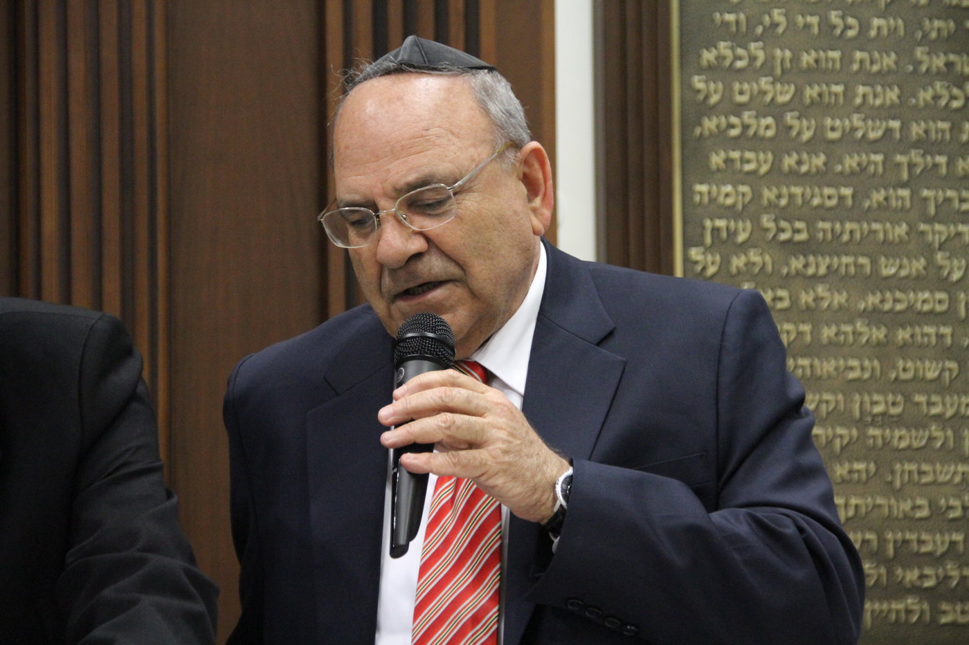 שר המשפטים ערך "הקבלת פני רבו" אצל הרב משה-שלמה עמאר