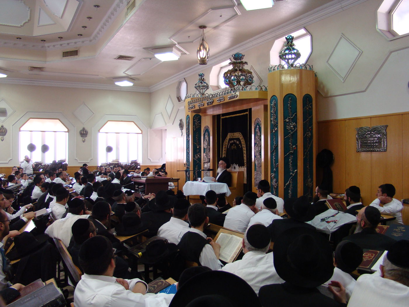 1,000 בני ישיבה בשיעור עם הרב  יעקב יוסף