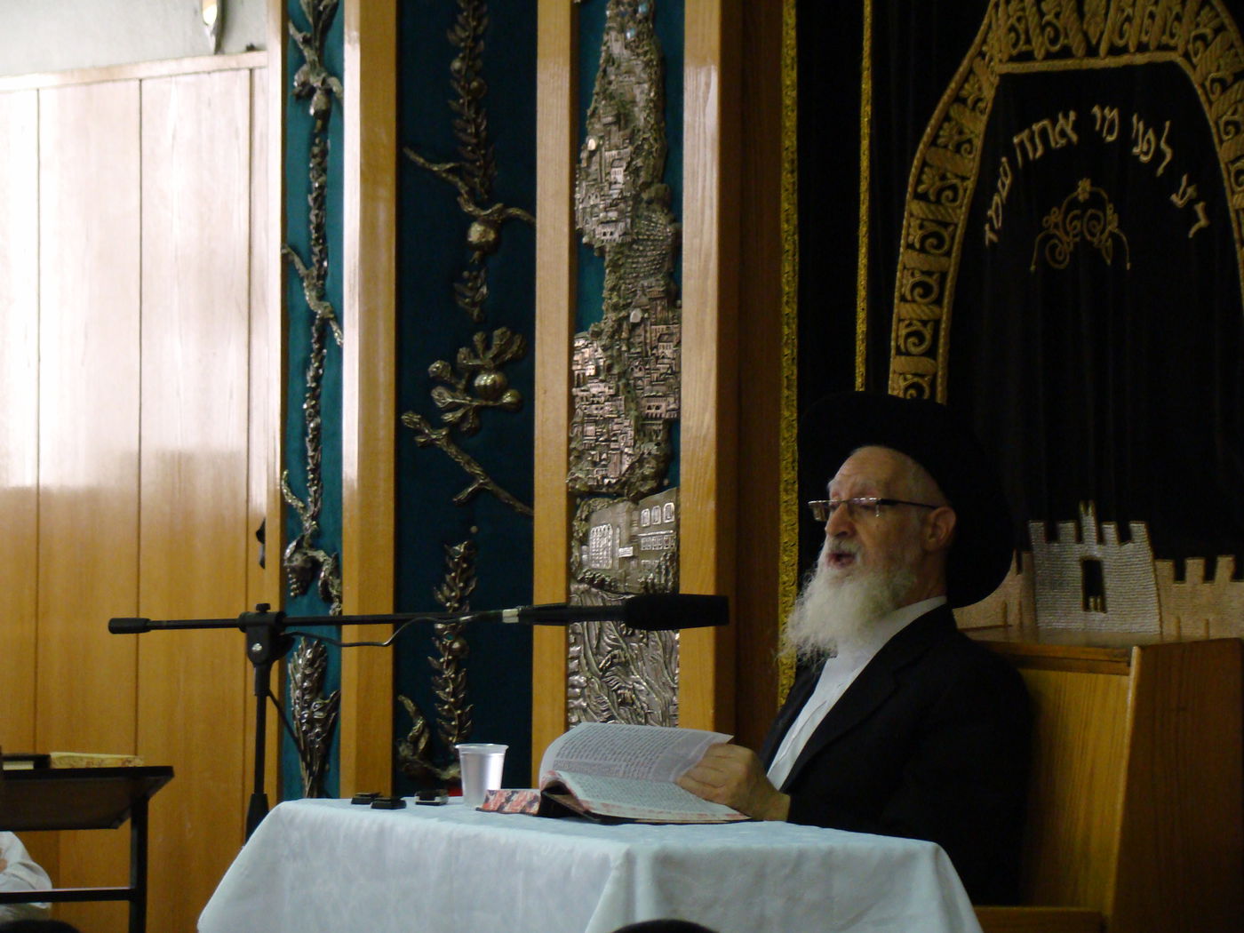 1,000 בני ישיבה בשיעור עם הרב  יעקב יוסף