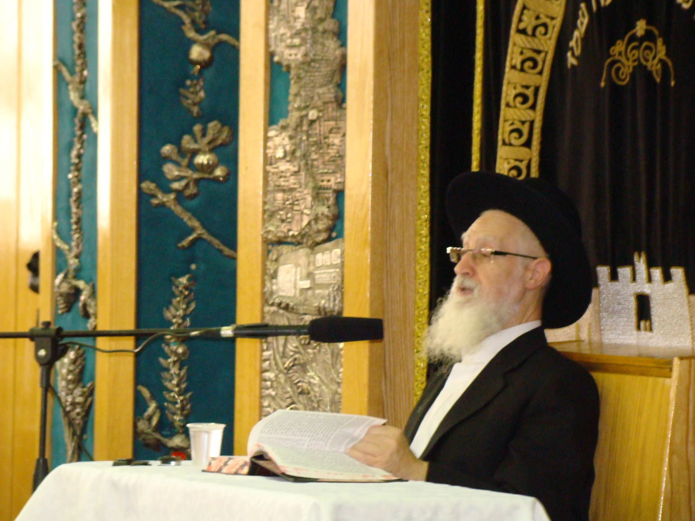 1,000 בני ישיבה בשיעור עם הרב  יעקב יוסף