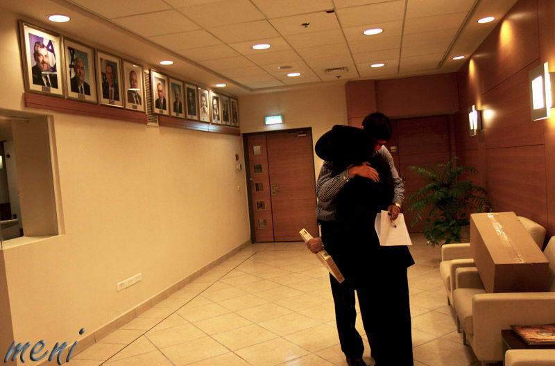 חסידי חב"ד חילקו מצות לשרי הממשלה