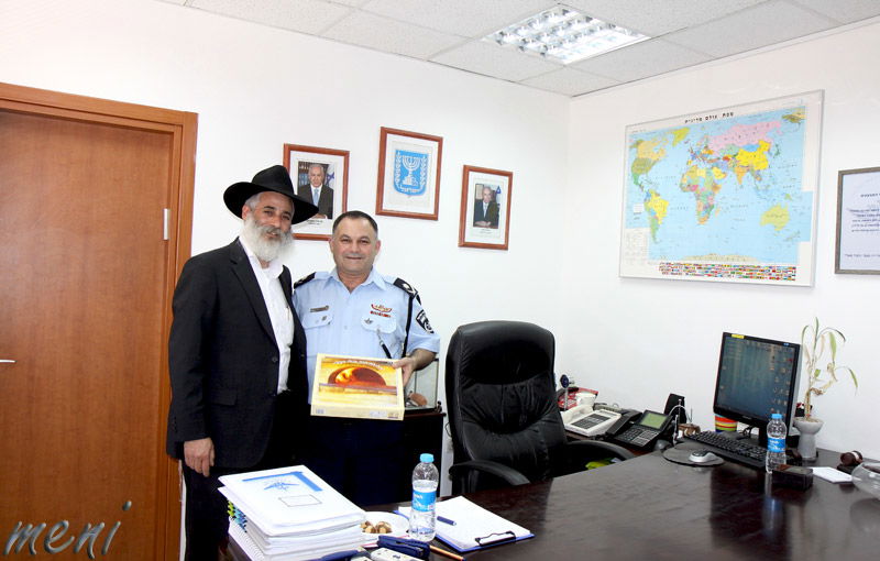 חסידי חב"ד חילקו מצות לשרי הממשלה