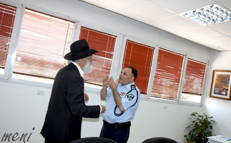 חסידי חב"ד חילקו מצות לשרי הממשלה