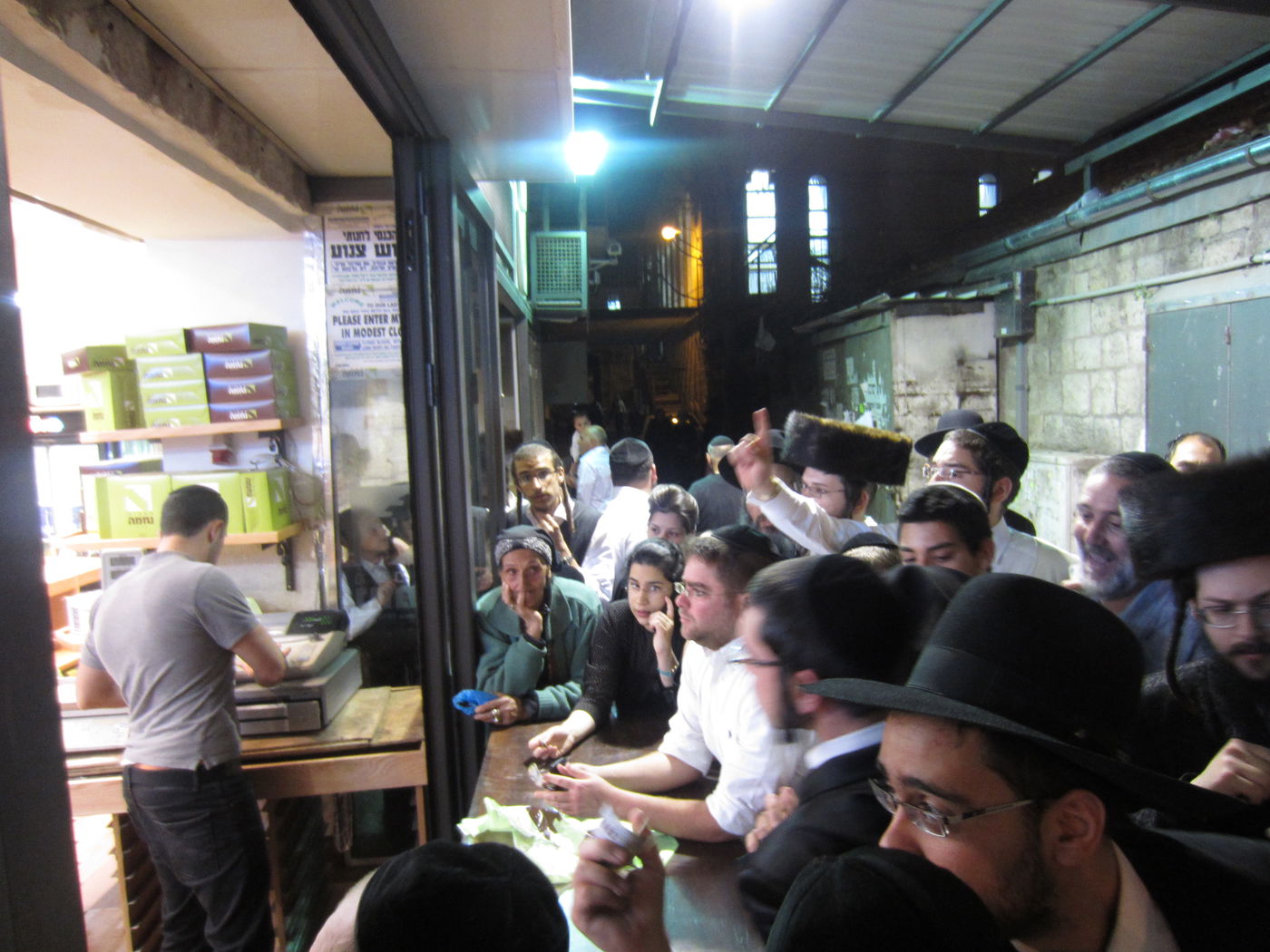 תנור ראשון: צפו בהסתערות על החמץ