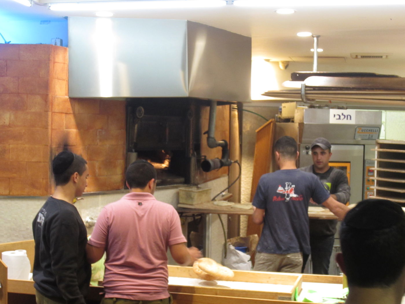 תנור ראשון: צפו בהסתערות על החמץ