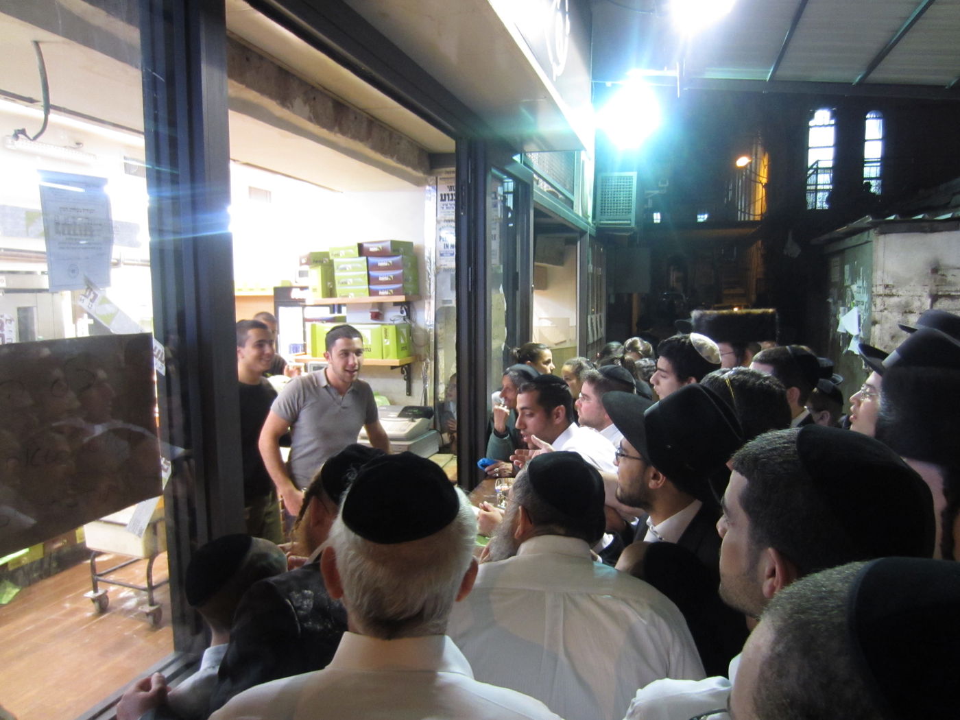 תנור ראשון: צפו בהסתערות על החמץ